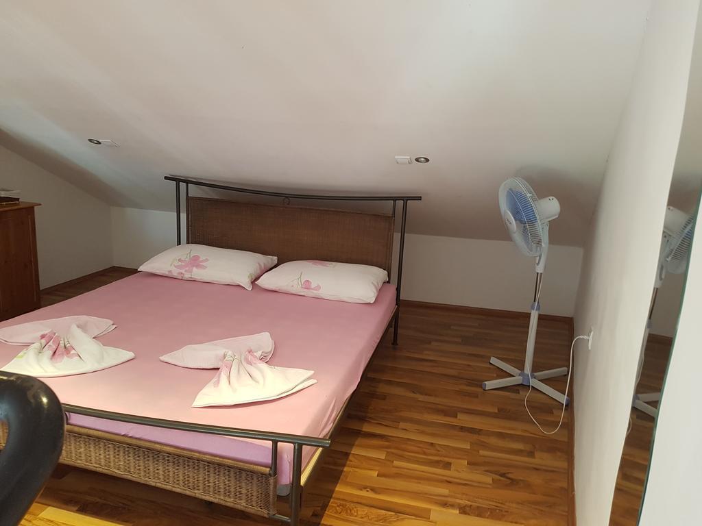 Apartments Mirela グラダツ エクステリア 写真